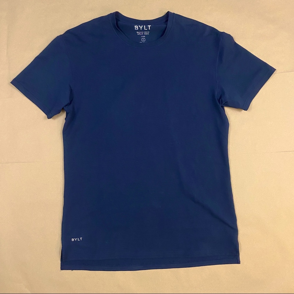 Large split-hem BYLT Premium Basics t-shirt. Pre-owned; excellent condition.